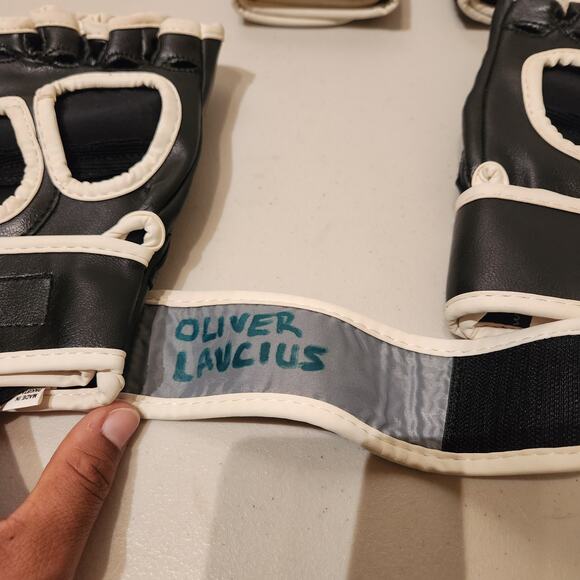 Lot Of 2 Youth Sz Large Black Universal Training Gloves MMA Grappling Striking - Picture 7 of 8